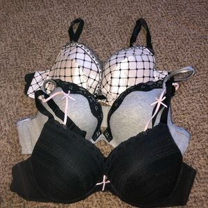 Sexy Cacique 42B gently used bras